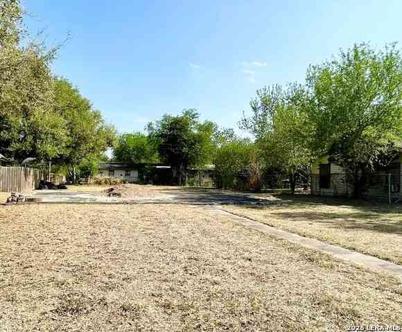 Vacant Land For Sale - 1006 E Randall St<br/> Beeville, TX 78102