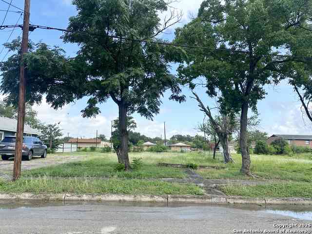Vacant Land For Sale - 213 E Lindbergh Blvd<br/> Universal City, TX 78148