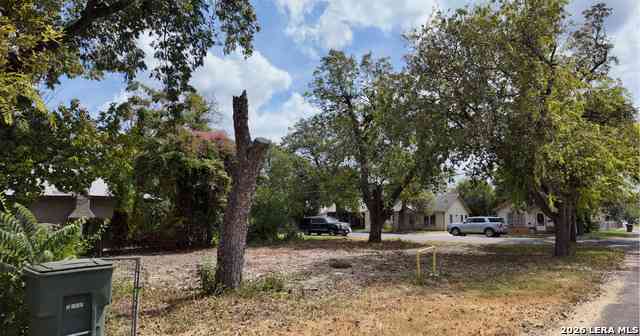 Vacant Land For Sale - 118 E Mesquite St<br/> Uvalde, TX 78801