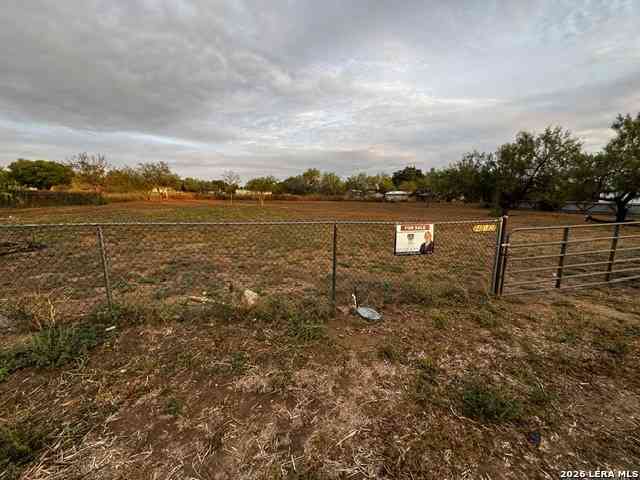 Vacant Land For Sale - 412 N Transportation Dr<br/> Devine, TX 78016
