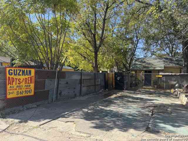 Multifamily For Sale - 3015 S Flores St<br/> San Antonio, TX 78204