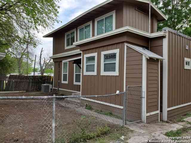 Multifamily For Sale - 707 W Craig<br/> San Antonio, TX 78212
