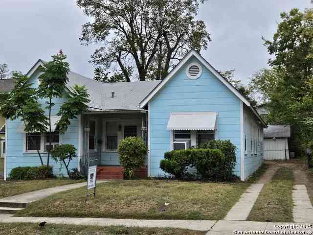 Multifamily For Sale - 215 W Ridgewood Ct<br/> San Antonio, TX 78212