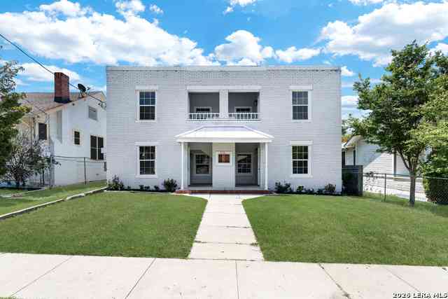 Multifamily For Sale - 834 W Russell Pl<br/> San Antonio, TX 78212