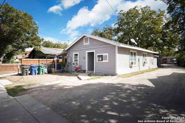 Multifamily For Sale - 148 Gifford St<br/> San Antonio, TX 78211