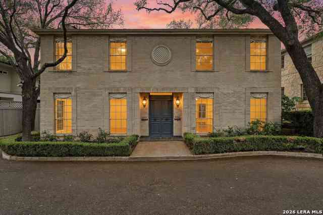 Multifamily For Sale - 484 E Olmos Dr<br/> Olmos Park, TX 78212