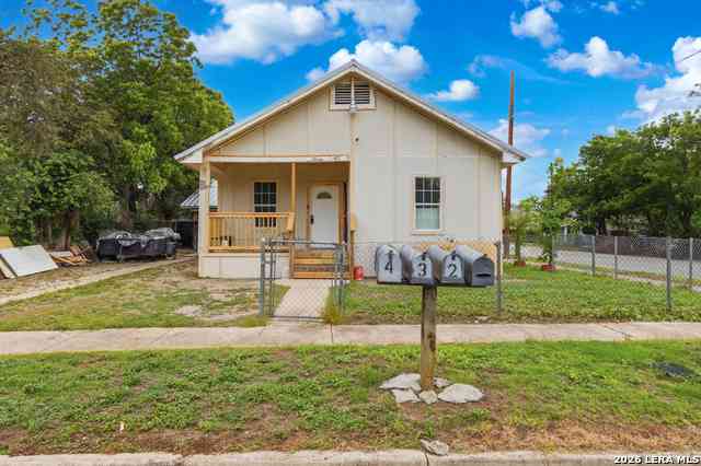 Multifamily For Sale - 1021 Center St<br/> San Antonio, TX 78202