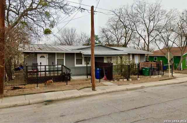 Multifamily For Sale - 2609 W Poplar<br/> San Antonio, TX 78207