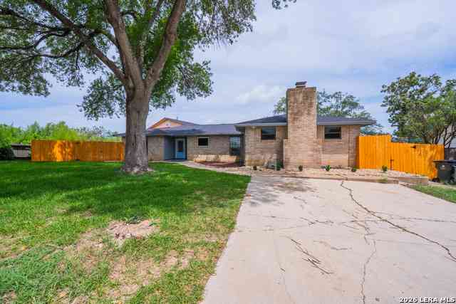 Multifamily For Sale - 1002 River Oak Dr<br/> Seguin, TX 78155