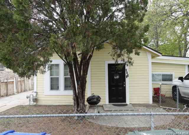 Multifamily For Sale - 223 Bee St<br/> San Antonio, TX 78208