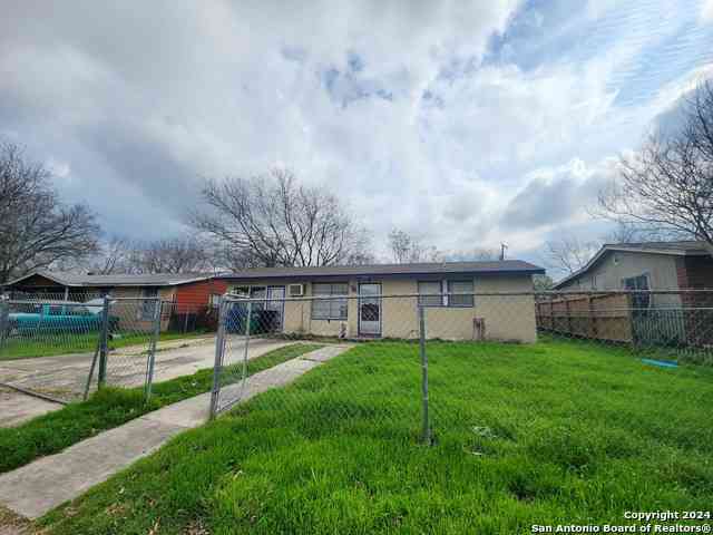 Homes For Sale - 438 Park Plaza<br/> San Antonio, TX 78237