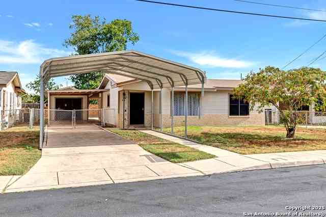 Homes For Sale - 411 W Hart Ave<br/> San Antonio, TX 78214
