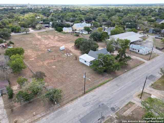 Homes For Sale - 1510 C St<br/> Wilson County, Floresville, TX 78114