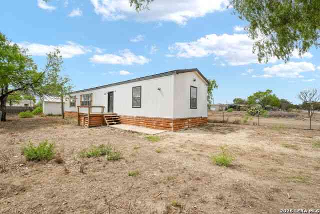 Mobile Home For Sale - 1102 Magnolia St<br/> Jourdanton, TX 78026