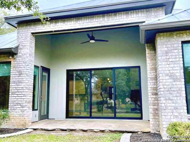 Homes For Sale - 32 Westcourt Ln<br/> San Antonio, TX 78257
