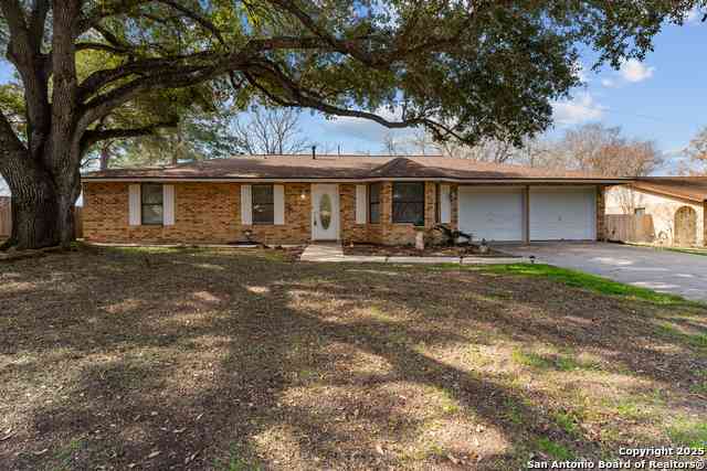Homes For Sale - 214 Indian Pink Dr<br/> Wilson County, Floresville, TX 78114