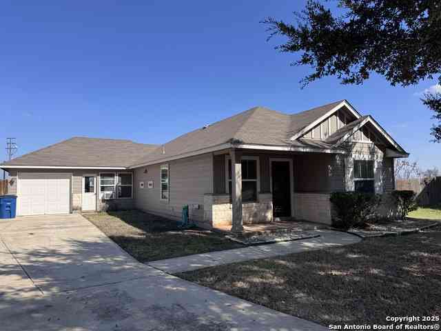 Homes For Sale - 1002 Birdsong Ln<br/> New Braunfels, TX 78130