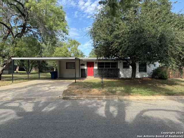 Homes For Sale - 119 Greenlawn Ave<br/> Pleasanton, TX 78064
