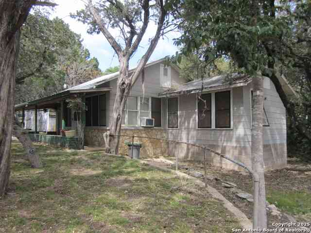 Homes For Sale - 152 Cherokee Trail<br/> Lakehills, TX 78063