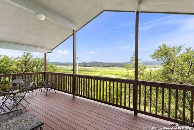 Homes For Sale - 125 Northlake Cove<br/> Lakehills, TX 78063