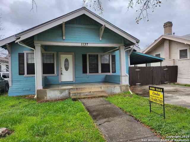 Homes For Sale - 1137 W Magnolia<br/> San Antonio, TX 78201