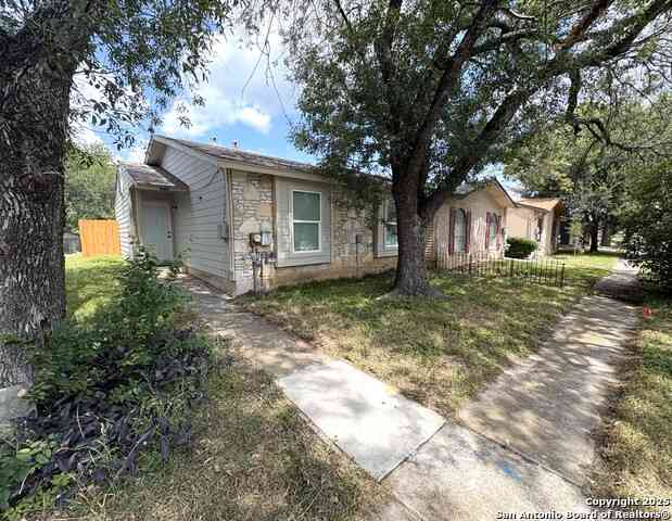 Townhouse For Sale - 1215 Klondike<br/> San Antonio, TX 78245