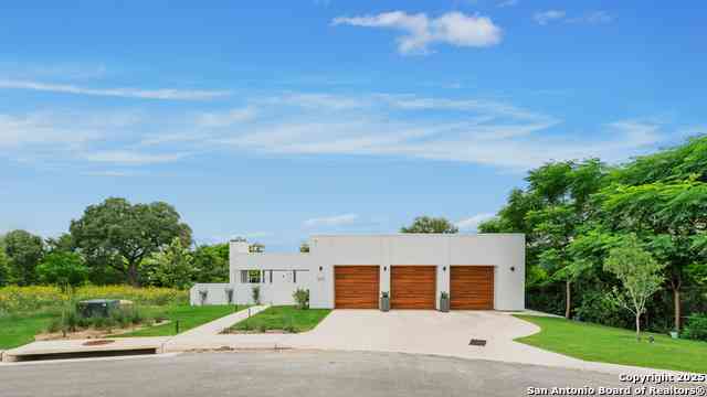 Homes For Sale - 8218 Country Lane Court<br/> San Antonio, TX 78209