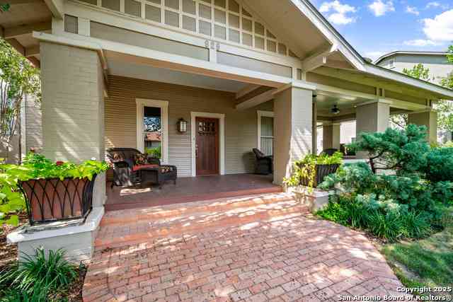 Homes For Sale - 929 Cambridge Oval<br/> San Antonio, TX 78209