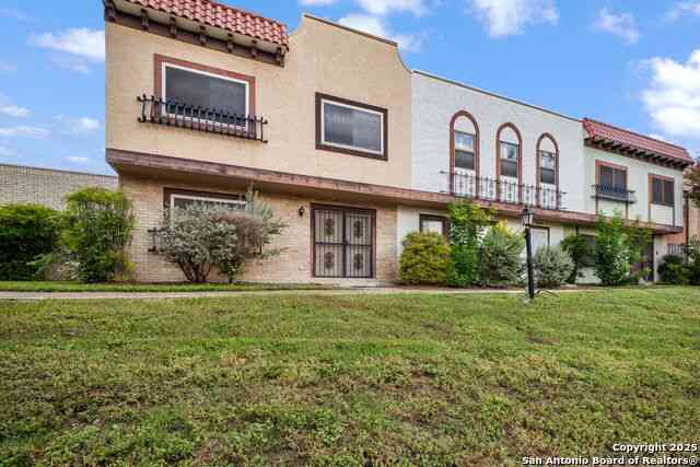 Townhouse For Sale - 6659 Crown Ridge #6659<br/> San Antonio, TX 78239
