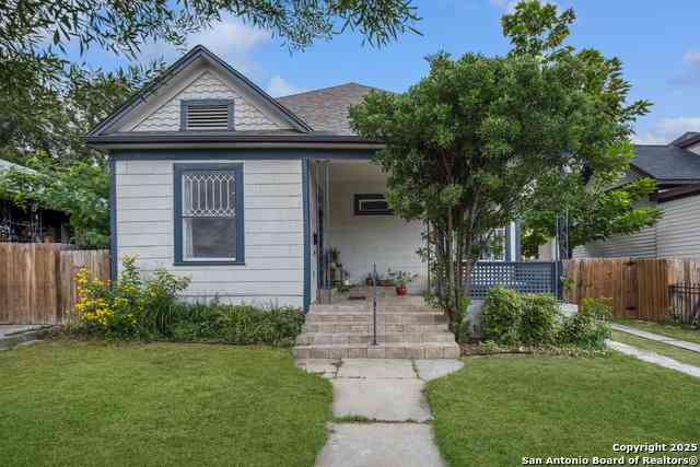 Homes For Sale - 509 W Mistletoe Ave<br/> San Antonio, TX 78212