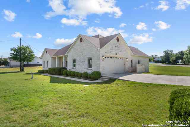 Homes For Sale - 174 Edgewood Cir<br/> Bandera, TX 78003