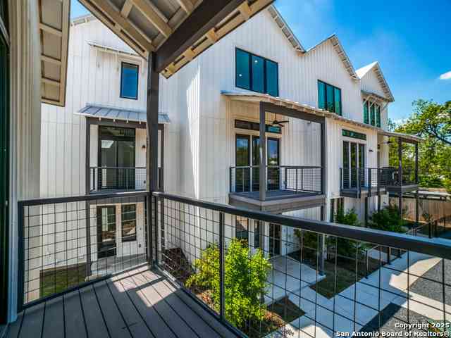 Townhouse For Sale - 1226 S Presa #400<br/> San Antonio, TX 78210