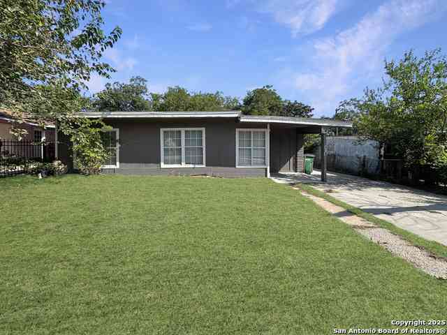 Homes For Sale - 1611 La Manda<br/> San Antonio, TX 78201