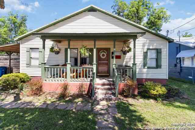 Homes For Sale - 859 Pine St<br/> New Braunfels, TX 78130