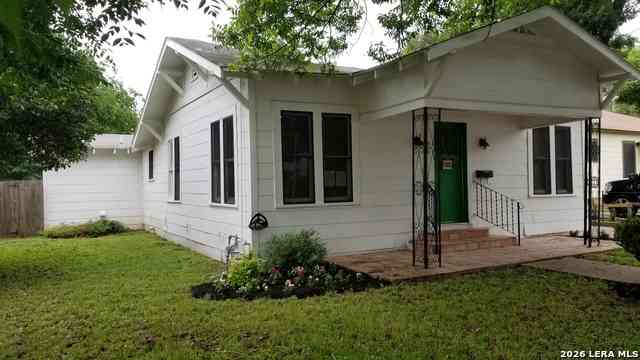 Homes For Sale - 1123 W Coll<br/> New Braunfels, TX 78130