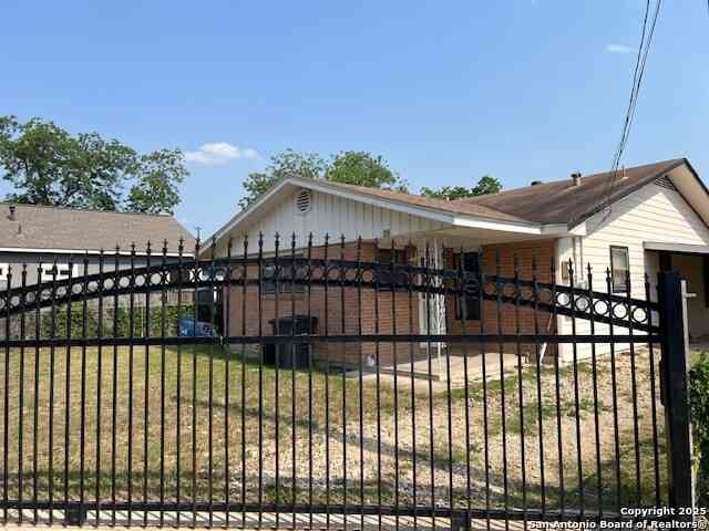Homes For Sale - 118 Goforth<br/> San Antonio, TX 78233
