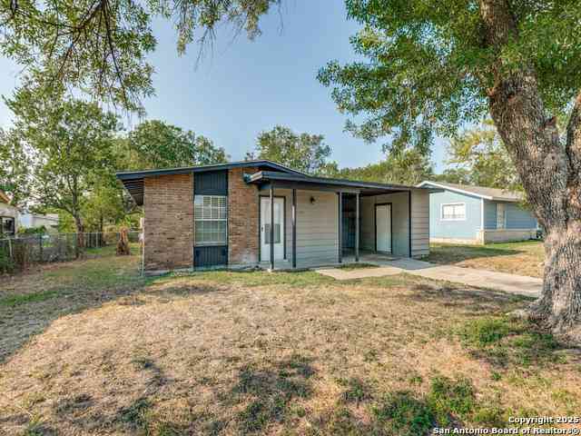 Homes For Sale - 5830 Castle Yard<br/> San Antonio, TX 78218
