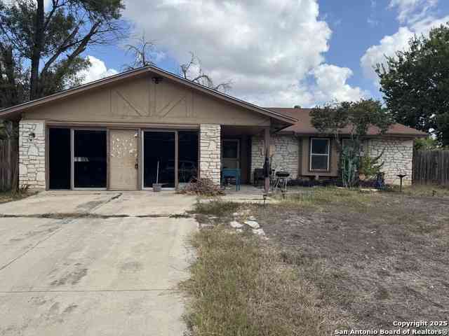 Homes For Sale - 2102 Cross Key<br/> San Antonio, TX 78245