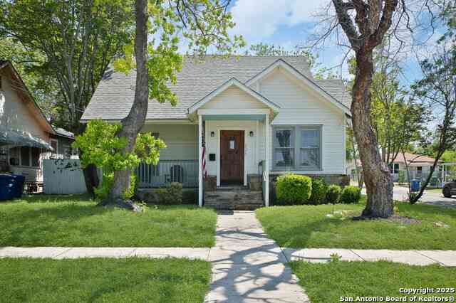 Homes For Sale - 636 W Hollywood Ave.<br/> San Antonio, TX 78212