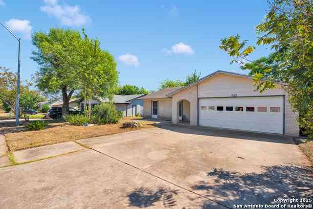Homes For Sale - 523 Chisholm Valley<br/> Round Rock, TX 78681