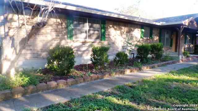 Homes For Sale - 1036 Hilltop Rd<br/> Beeville, TX 78102