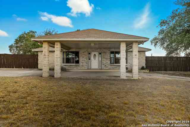 Homes For Sale - 706 Sunrise<br/> Wilson County, La Vernia, TX 78121