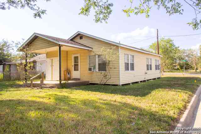 Homes For Sale - 310 E Rachal<br/> Bee County, Beeville, TX 78102