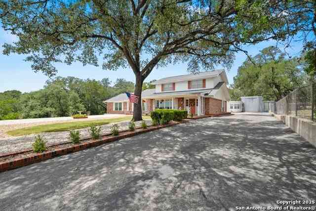 Homes For Sale - 699 Floral Avenue<br/> New Braunfels, TX 78130