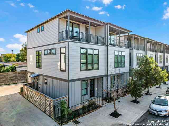 Townhouse For Sale - 110 Playmoor<br/> San Antonio, TX 78210