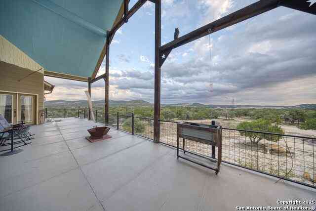 Homes For Sale - 189 Scenic Sunset<br/> Lakehills, TX 78063