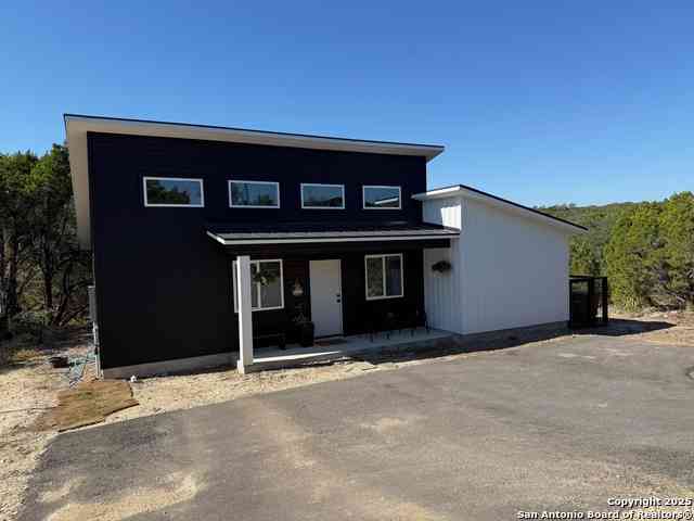 Homes For Sale - 252 Lexington Pass<br/> Canyon Lake, TX 78133