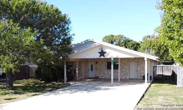 Homes For Sale - 1408 33rd Street<br/> Medina County, Hondo, TX 78861