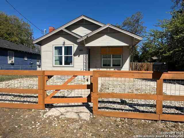 Homes For Sale - 1431 Crockett<br/> San Antonio, TX 78202