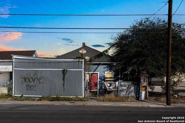 Homes For Sale - 2925 W Commerce St<br/> San Antonio, TX 78207